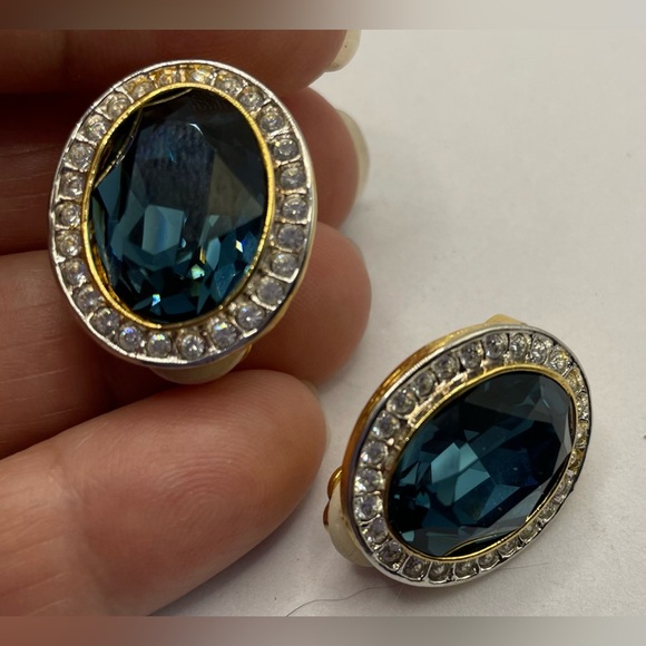 Gorgeous Gold Tone Clip On Earrings with Large Sapphire Blue Faceted Crystal - Picture 9 of 12